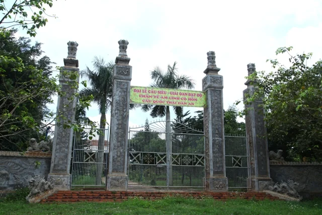 Cổng Chùa Linh Thứu — ảnh tư liệu trong bài nguồn năm 2016